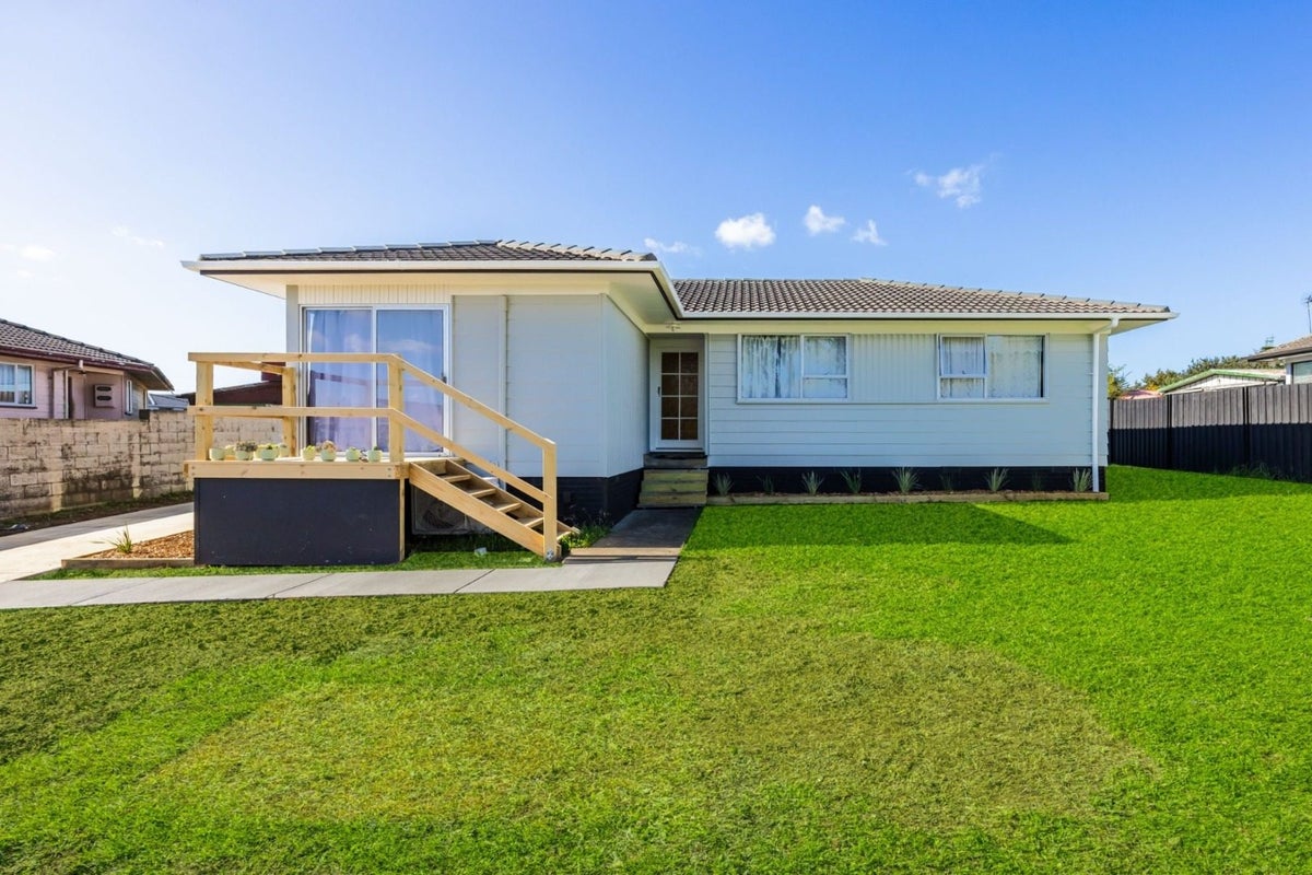 5 Israel Avenue, Clover Park, Auckland - Carousel 1