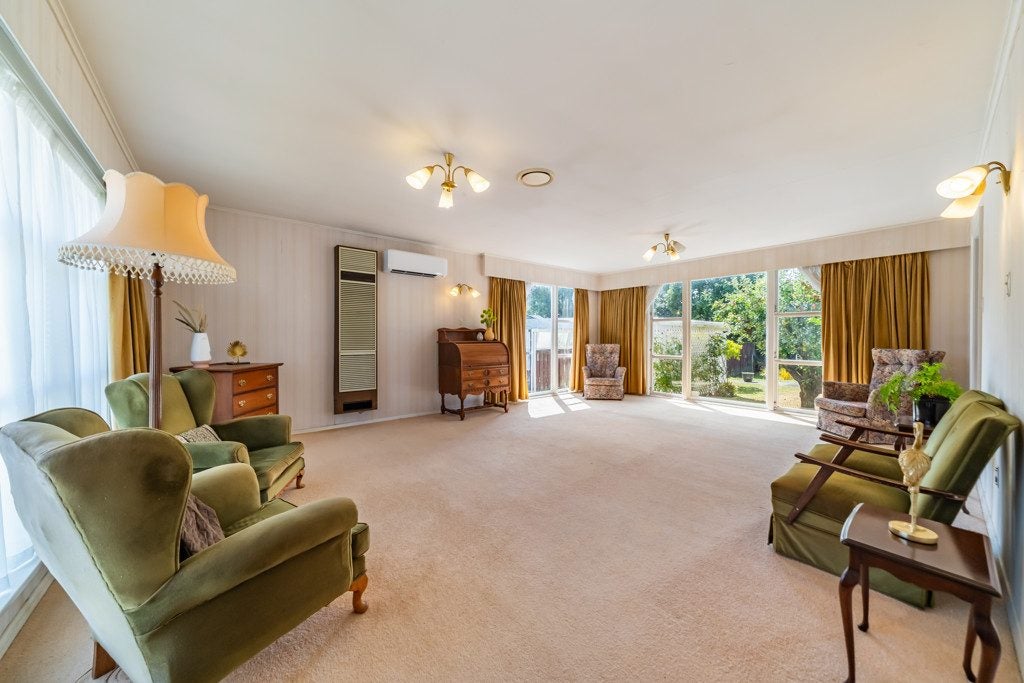52 Shakespeare Avenue, Trentham, Upper Hutt - Carousel 1