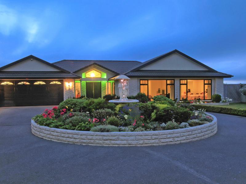 7 Oceanview Terrace, Tirohanga, Lower Hutt - Carousel 1