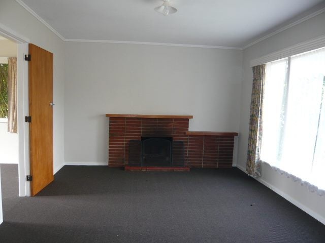 2 Cameron Road, Hamilton East, Hamilton - Carousel 2
