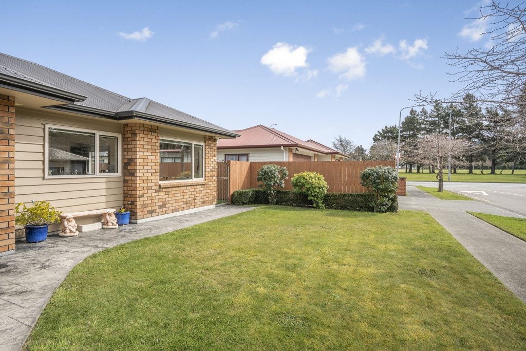4 Woodland Grove, Wainuiomata, Lower Hutt - Carousel 2