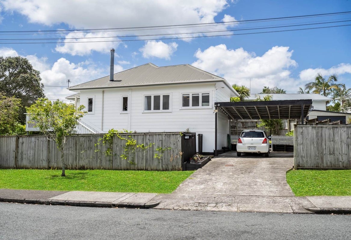 1/21 Abbotleigh Avenue, Te Atatu Peninsula, Auckland - Carousel 1
