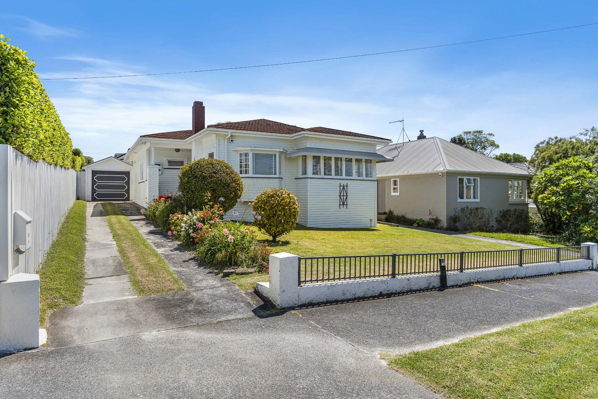 100 Kiwi Road, Point Chevalier, Auckland - Carousel 1