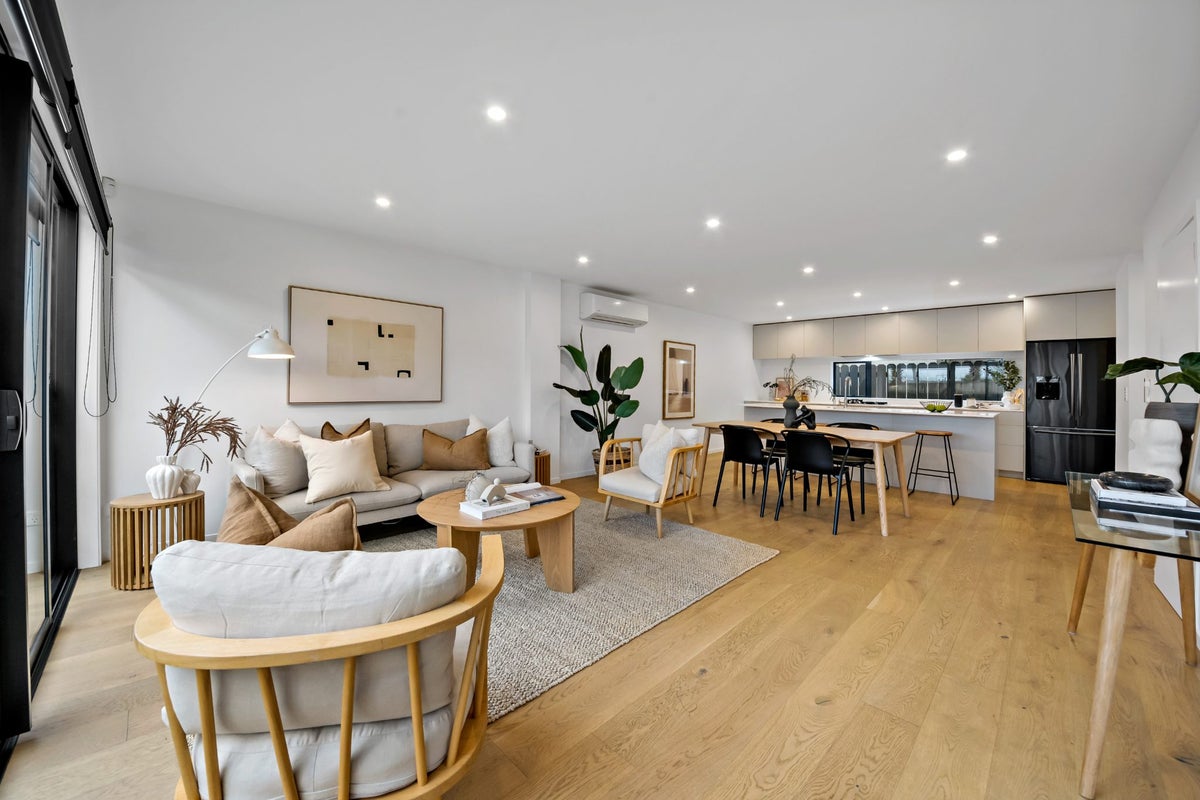 12A Derby Downs Place, Ellerslie, Auckland - Carousel 2