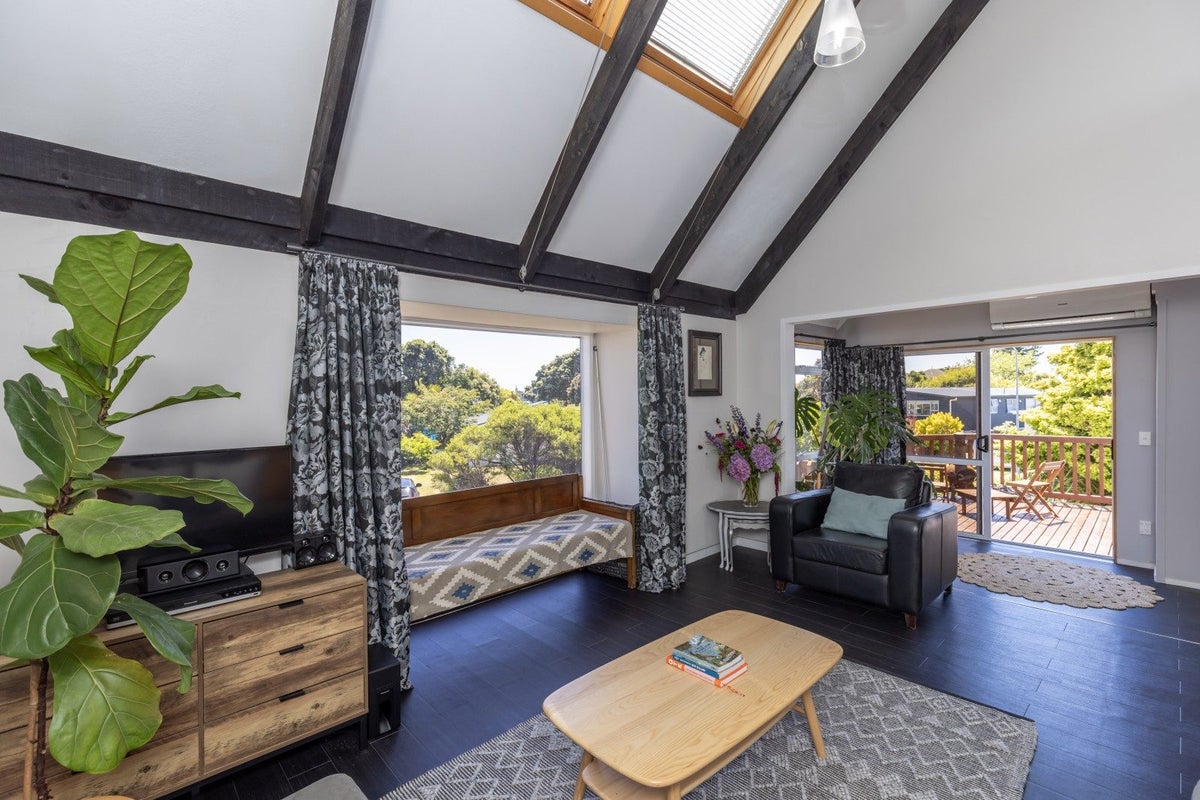2 Bermuda Grove, Paraparaumu Beach, Paraparaumu - Carousel 2