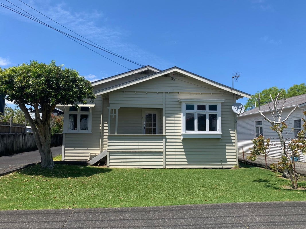 8 Formby Avenue, Point Chevalier, Auckland - Carousel 10