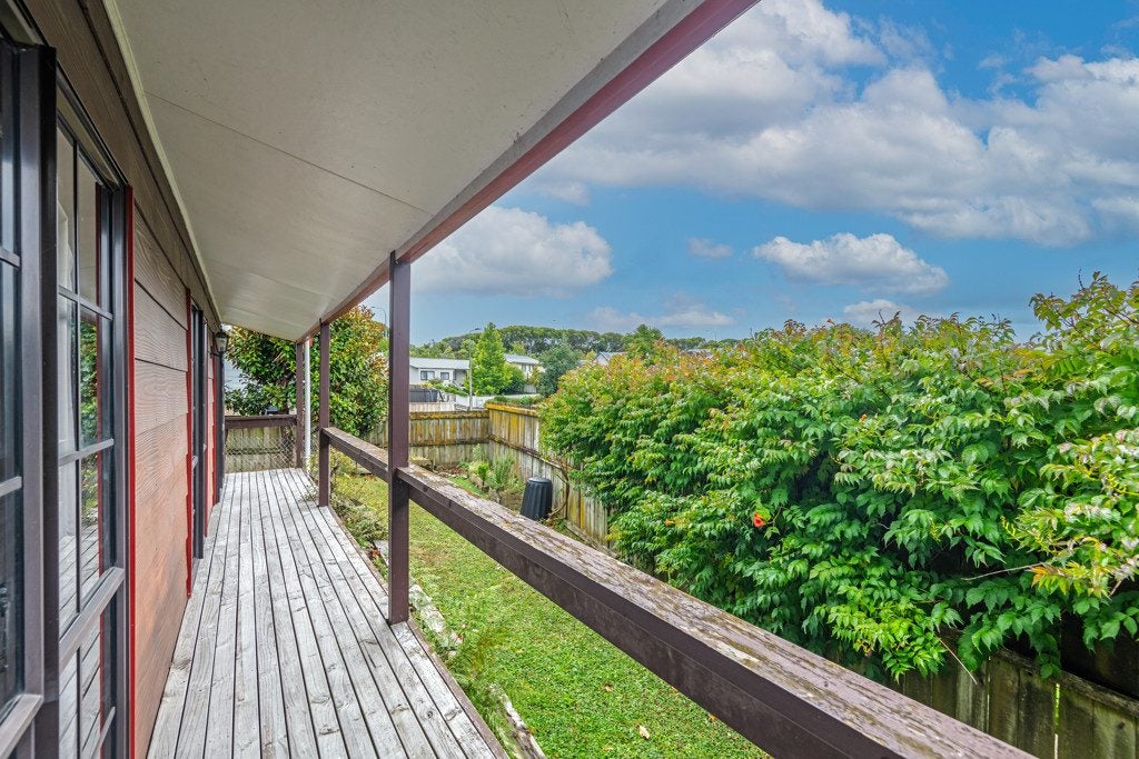 3 Dahlstrom Grove, Kelvin Grove, Palmerston North - Carousel 11