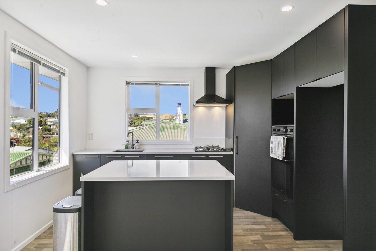 25 Beazley Avenue, Paparangi, Wellington - Carousel 2
