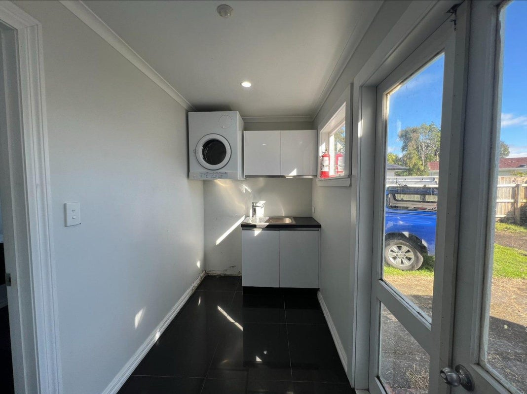 77 Raine Street, Whanganui East, Whanganui - Carousel 12