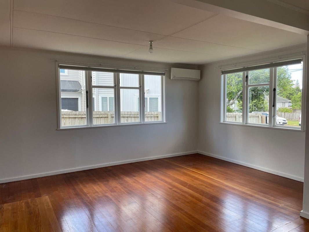 19 Holland Avenue, Point England, Auckland - Carousel 10