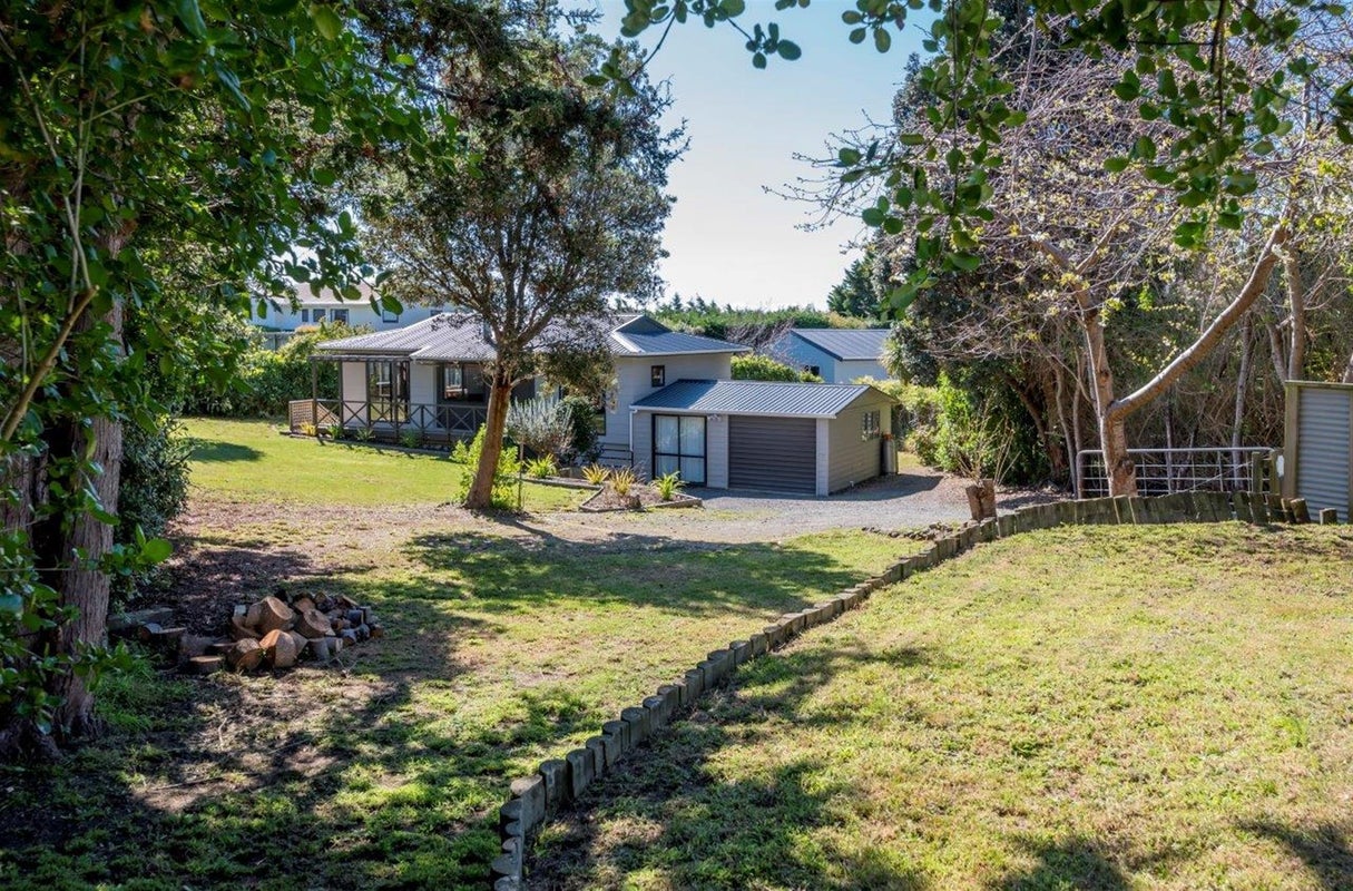 167 Weggery Drive, Waikanae Beach, Waikanae - Carousel 1