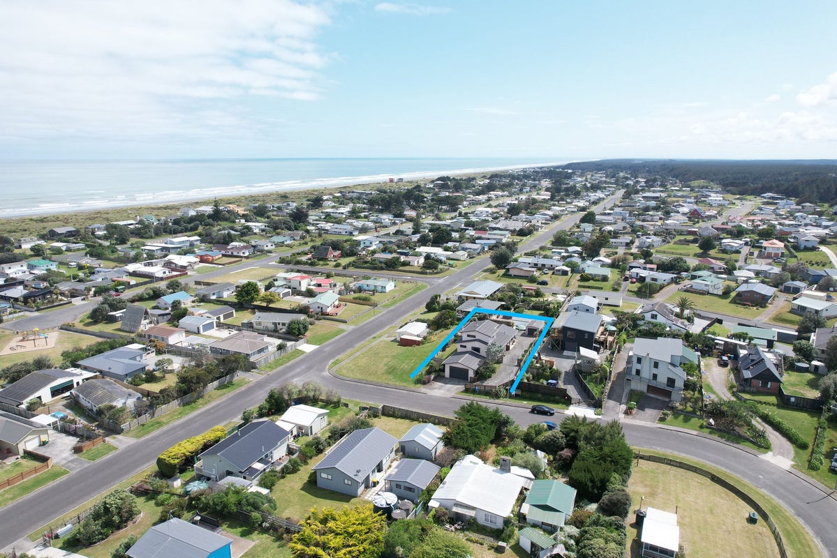 4 Arataki Grove, Waitarere Beach, Levin - Carousel 23