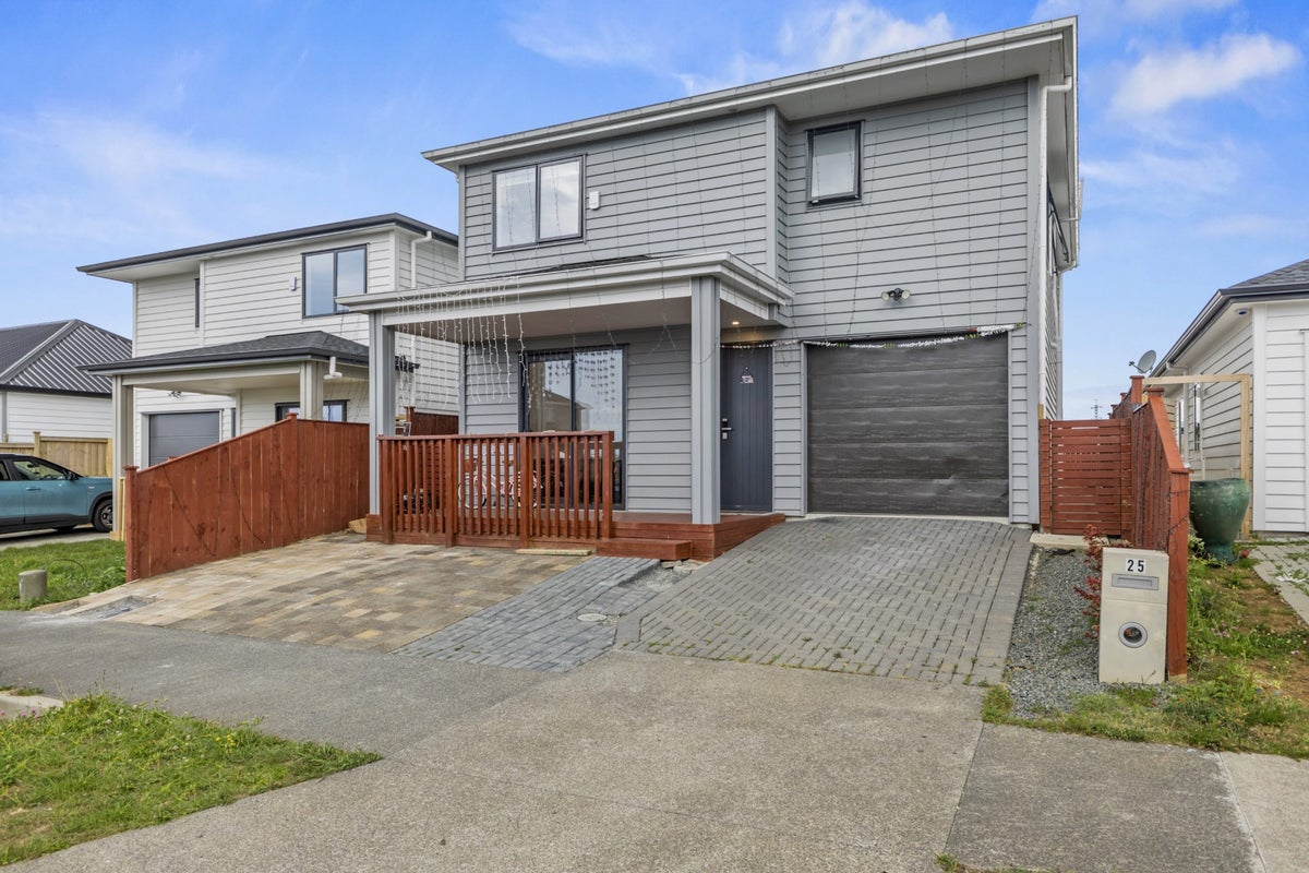 25 Woven Place, Karaka, Papakura - Carousel 1