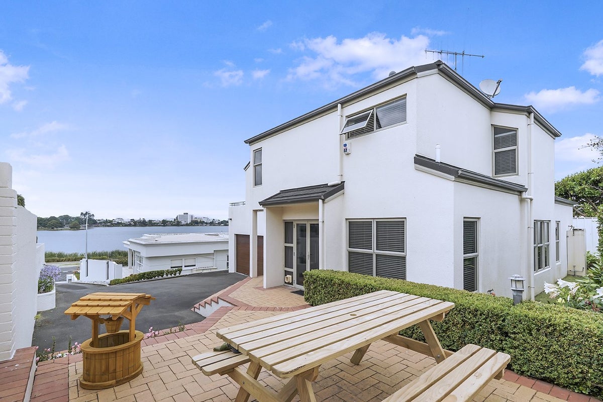 75A Lake Domain Drive, Frankton, Hamilton - Carousel 2