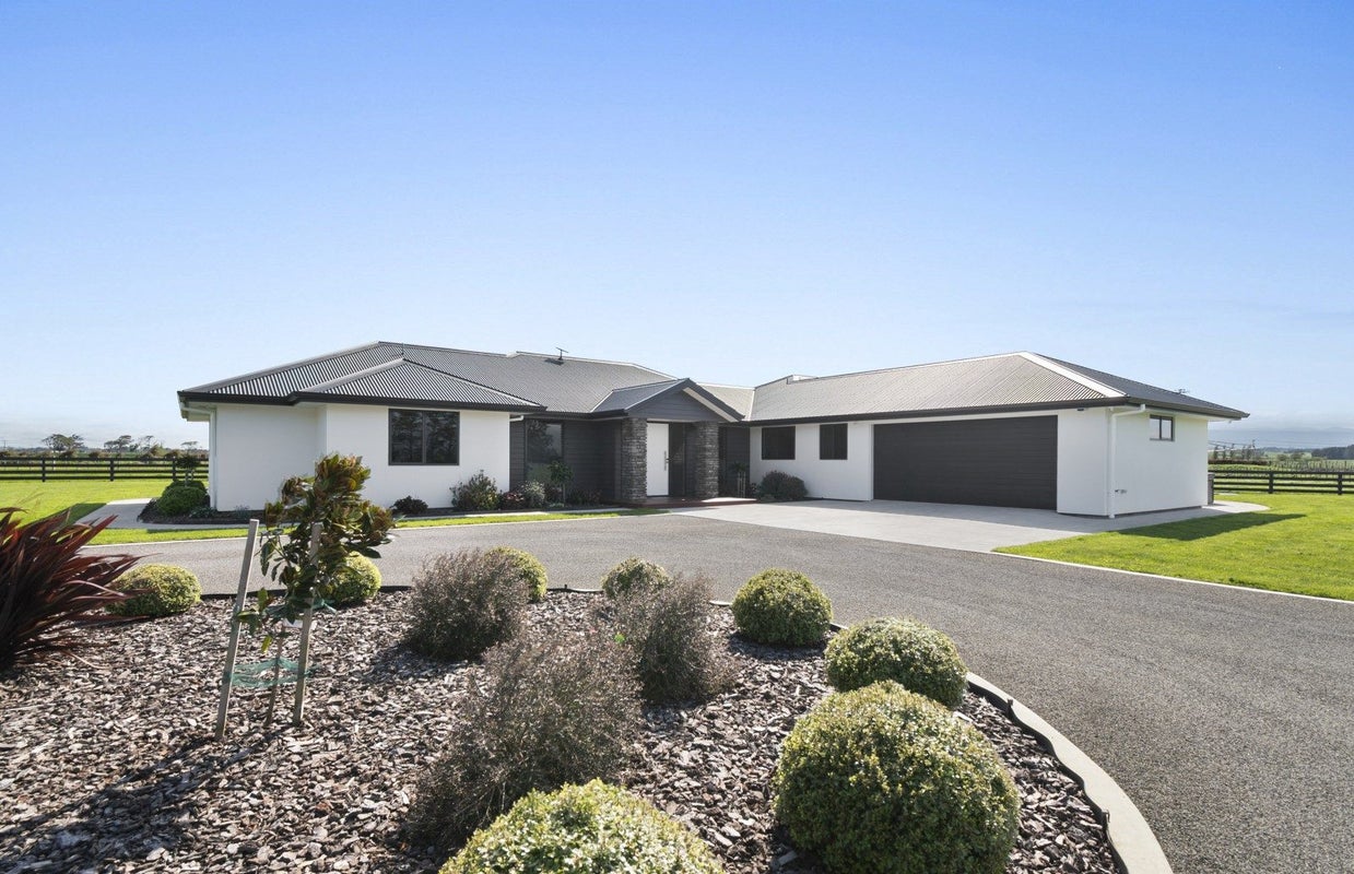 36 Nannestads Line, Bunnythorpe, Palmerston North - Carousel 1