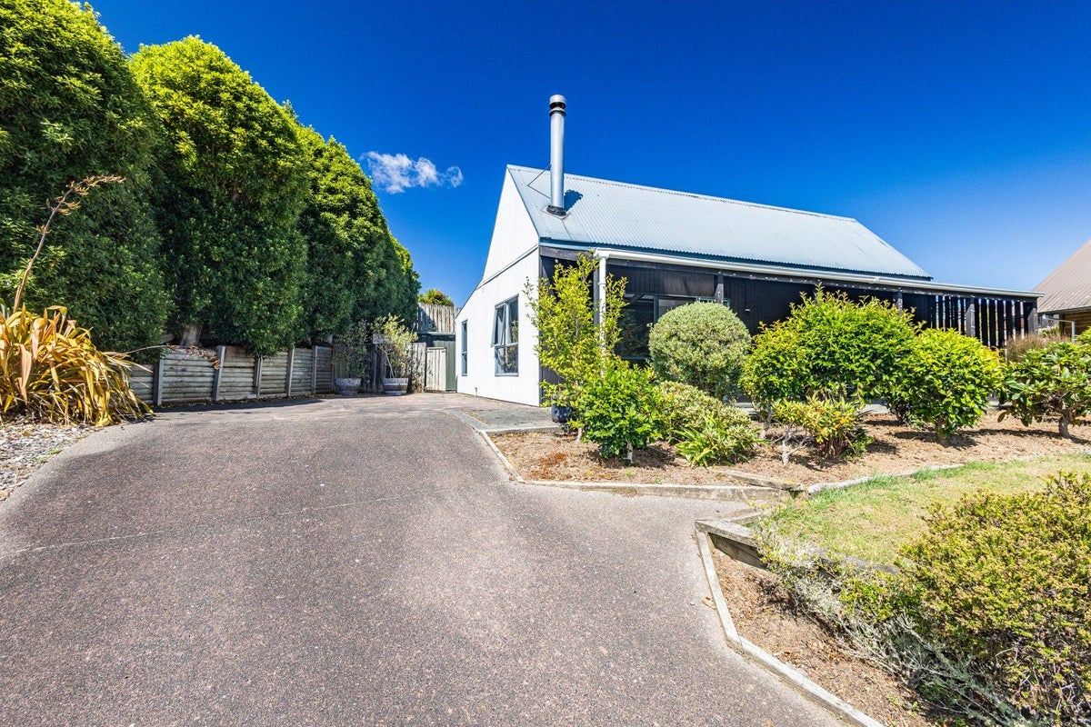 21 Willow Lane, Ohakune - Carousel 1