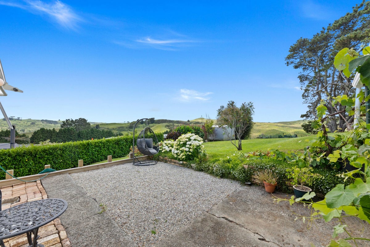17 John Avenue, Pukemiro - Carousel 1