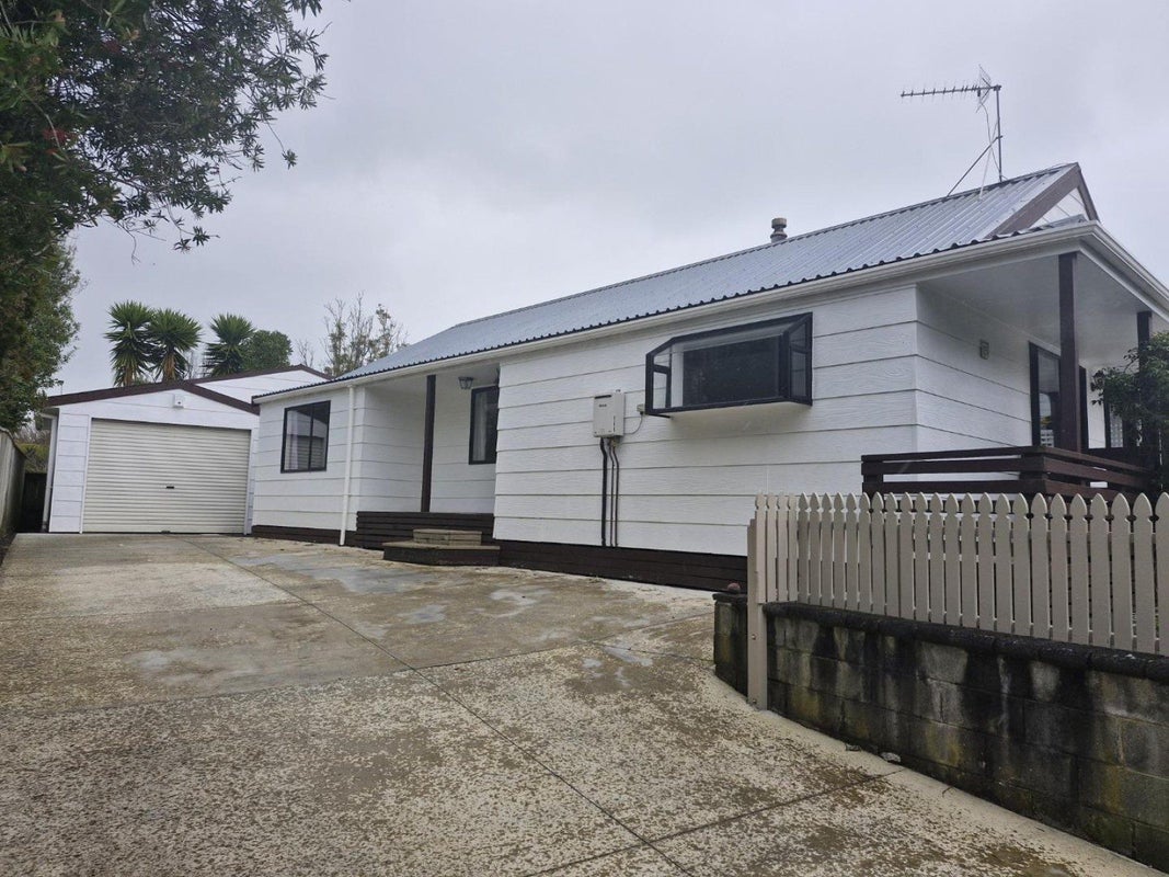 36 Poplar Grove, Whalers Gate, New Plymouth - Carousel 1