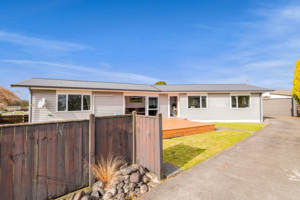 21 Oberon Street, Stratford - Carousel 1