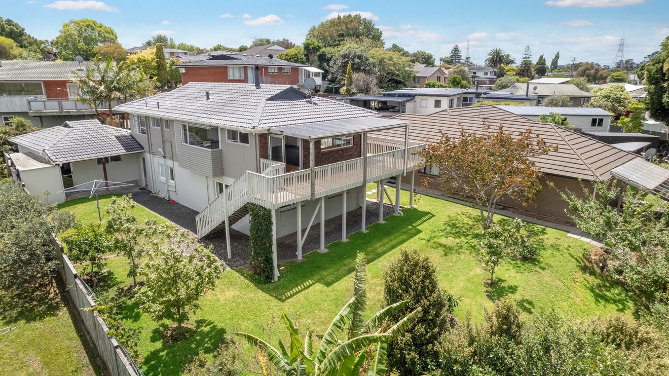 13 Highlight Parade, Te Atatu South, Auckland - Carousel 2