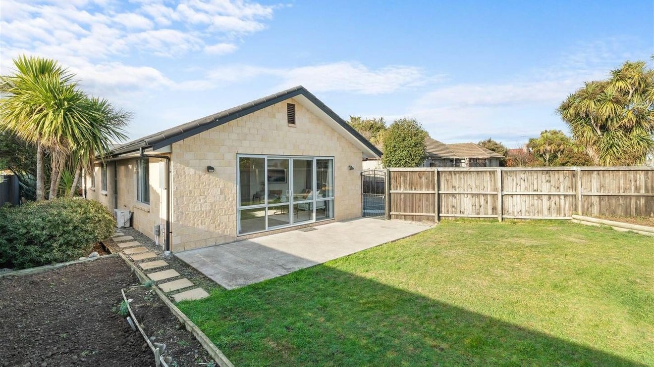 98 Gilberthorpes Road, Hei Hei, Christchurch - Carousel 1