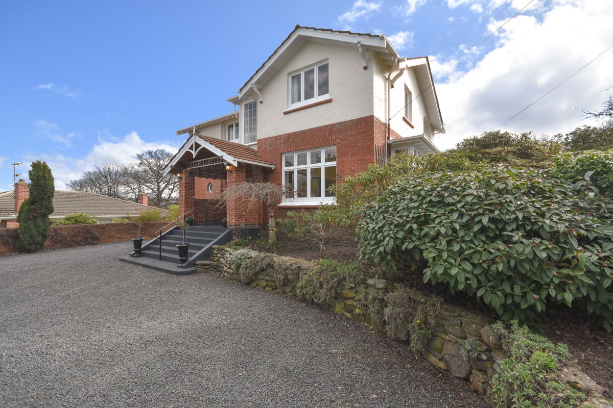 135 Eglinton Road, Mornington, Dunedin - Carousel 1