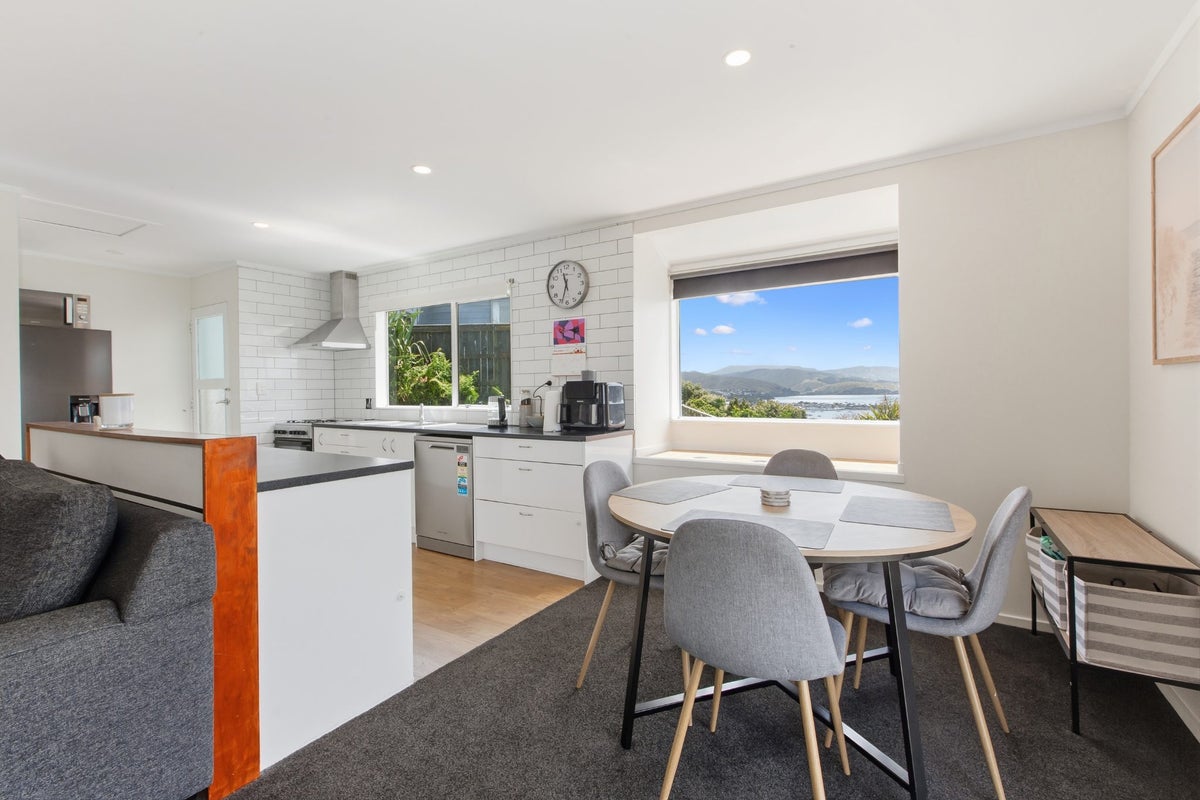 39 Clipper Street, Titahi Bay, Porirua - Carousel 2