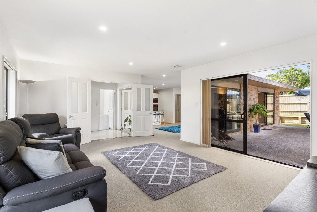 37 Lilybank Crescent, East Tamaki, Auckland - Carousel 2