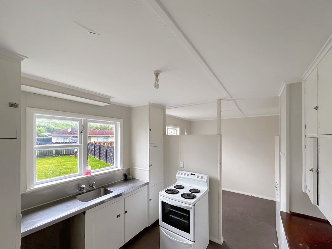 72 Talbot Street, Whanganui East, Whanganui - Carousel 2