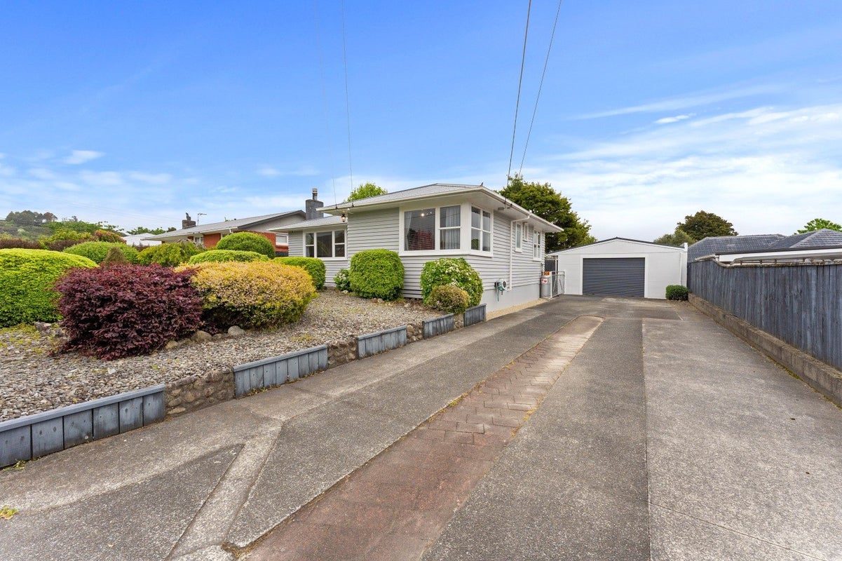 41 Totara Park Road, Clouston Park, Upper Hutt - Carousel 1
