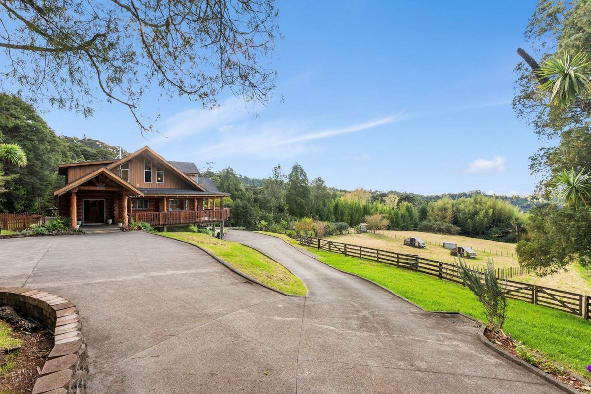 847 West Coast Road, Oratia, Auckland - Carousel 2