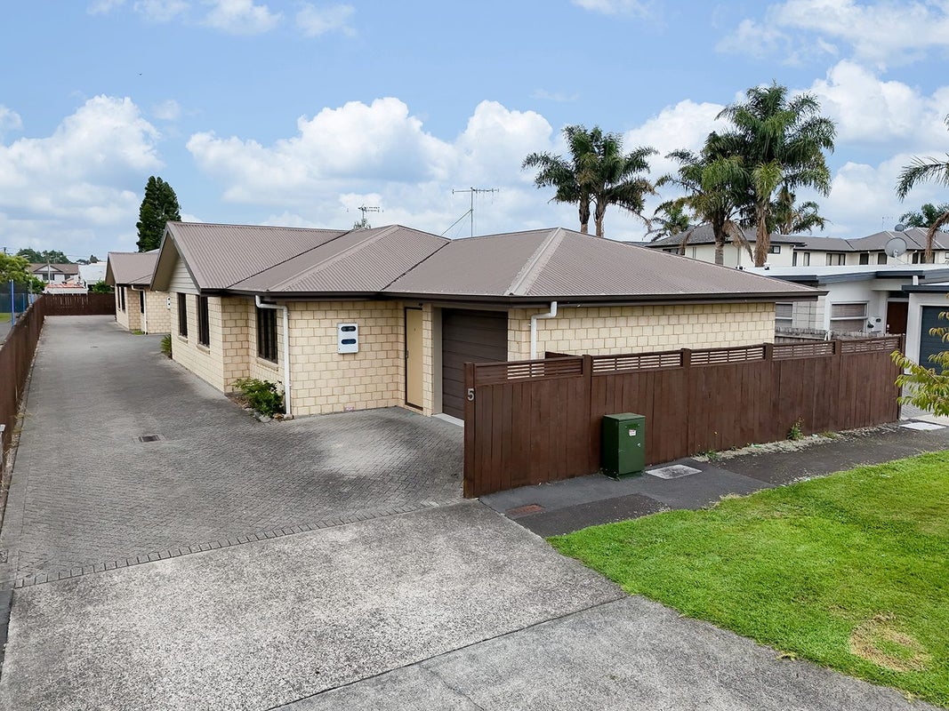 5D Maitland Street, Frankton, Hamilton - Carousel 1