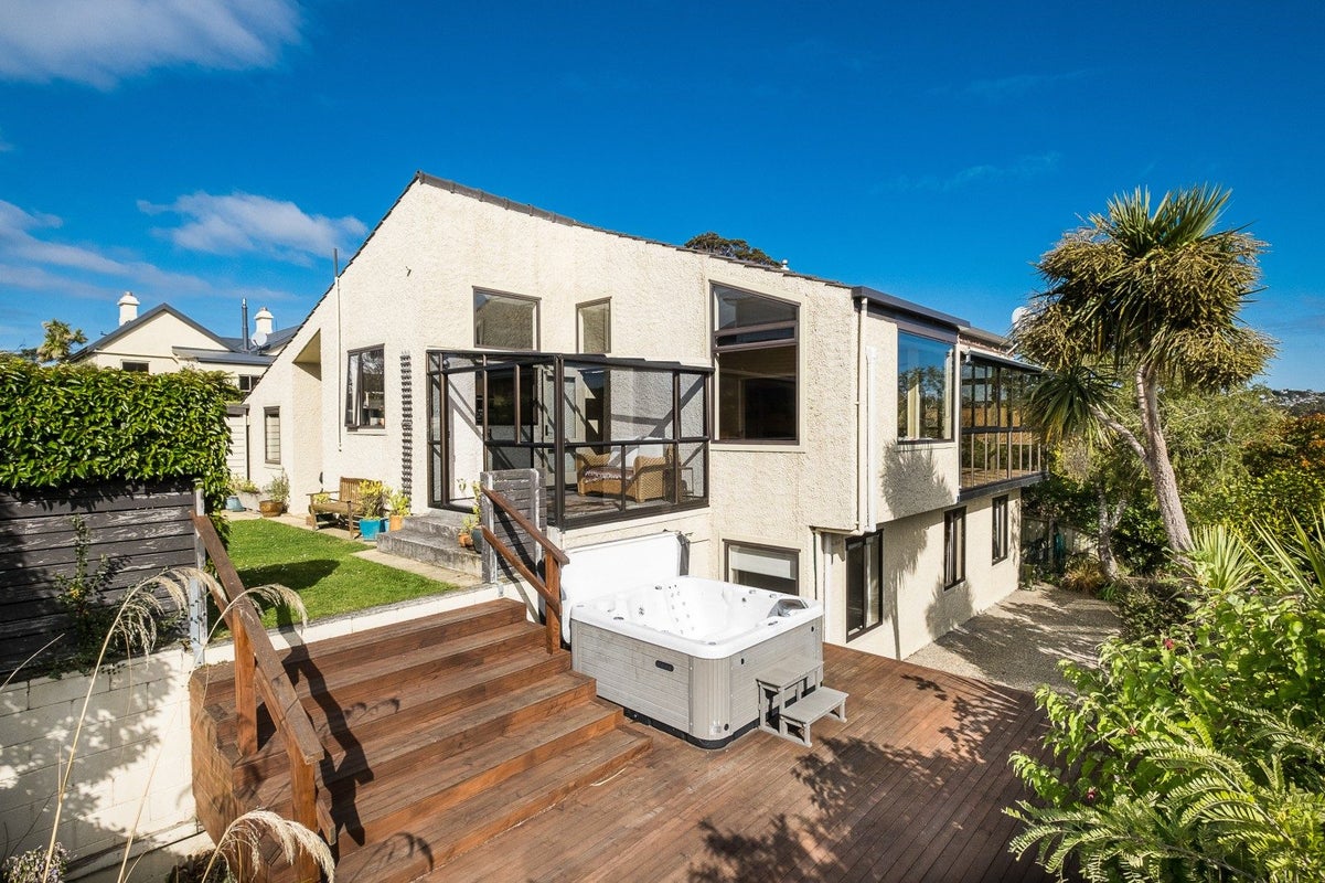 24 Prestwick Street, Maori Hill, Dunedin - Carousel 1