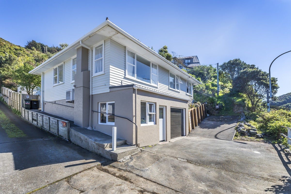 121 Happy Valley Road, Owhiro Bay, Wellington - Carousel 1