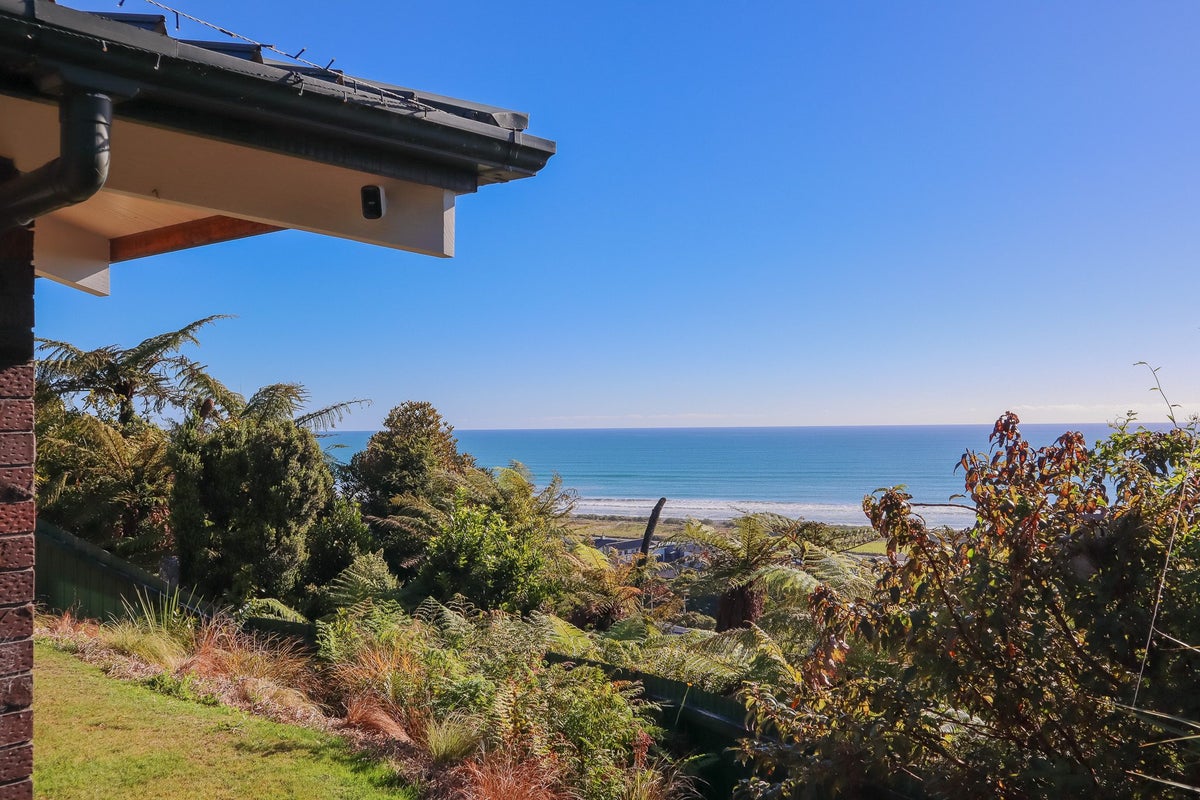 22 Stanton Crescent, Karoro, Greymouth - Carousel 2