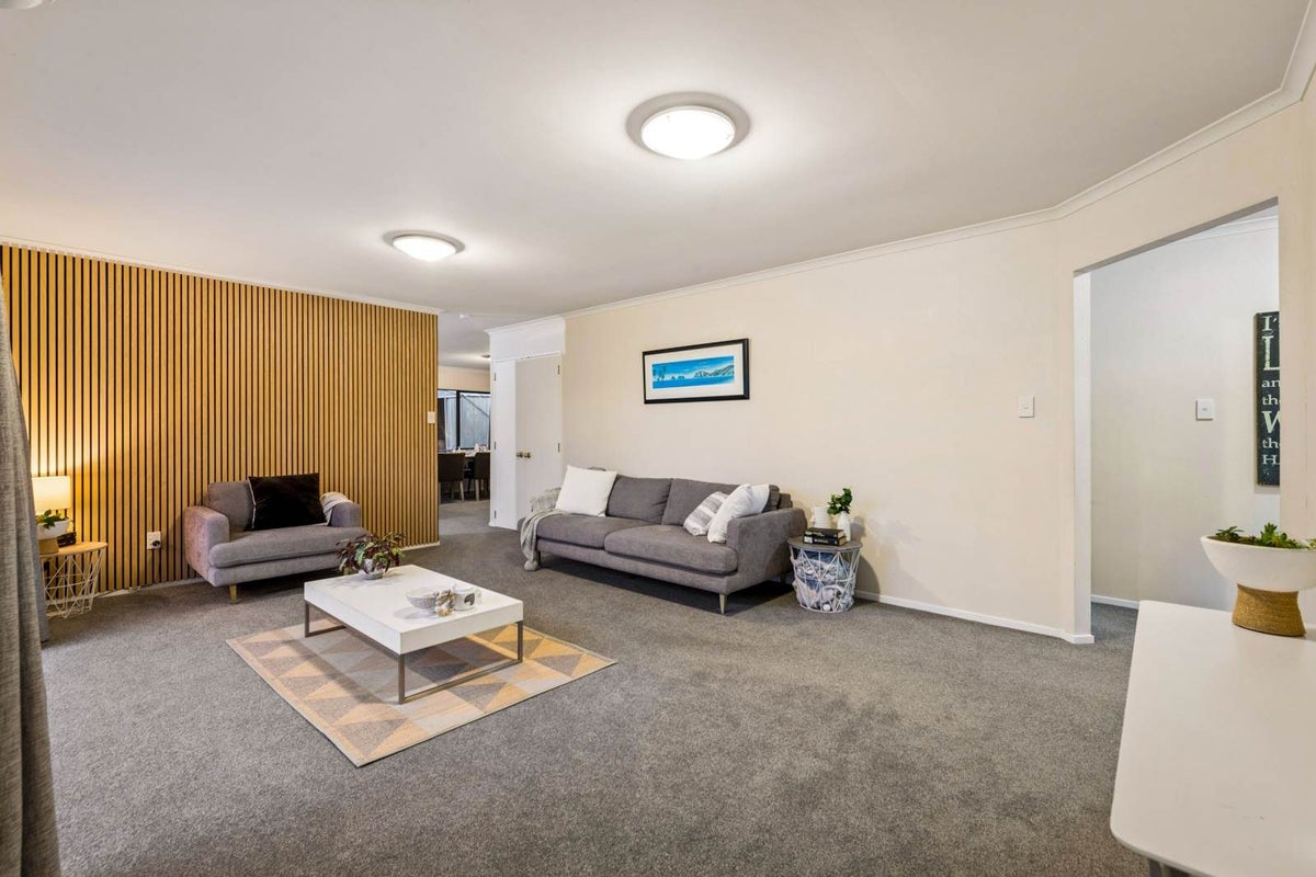 42 Medvale Avenue, Flat Bush, Auckland - Carousel 2