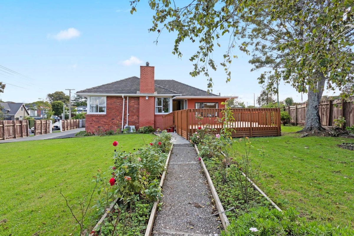 1 Battersby Avenue, Mount Roskill, Auckland - Carousel 1