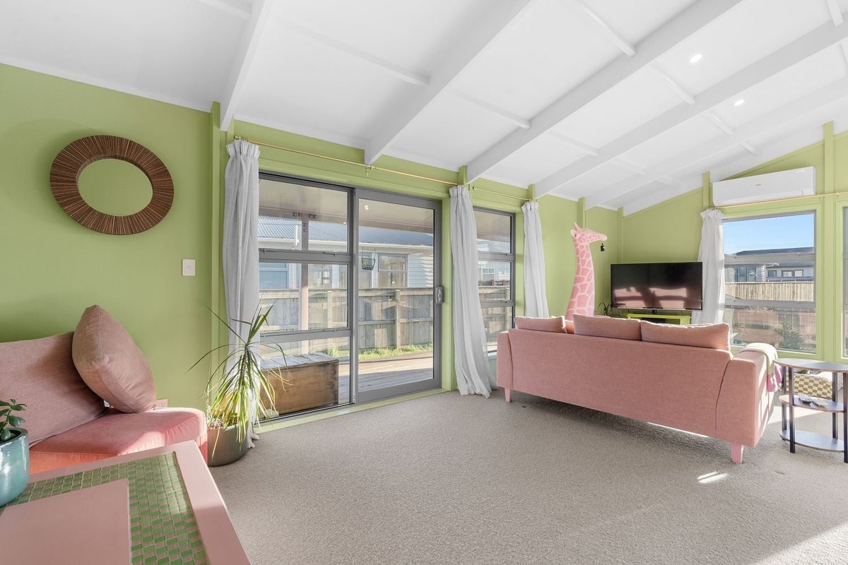 120C Harrison Street East, Featherston - Carousel 22