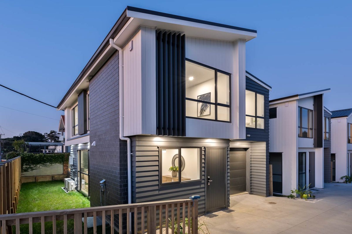 6 Eversleigh Road, Belmont, Auckland - Carousel 1