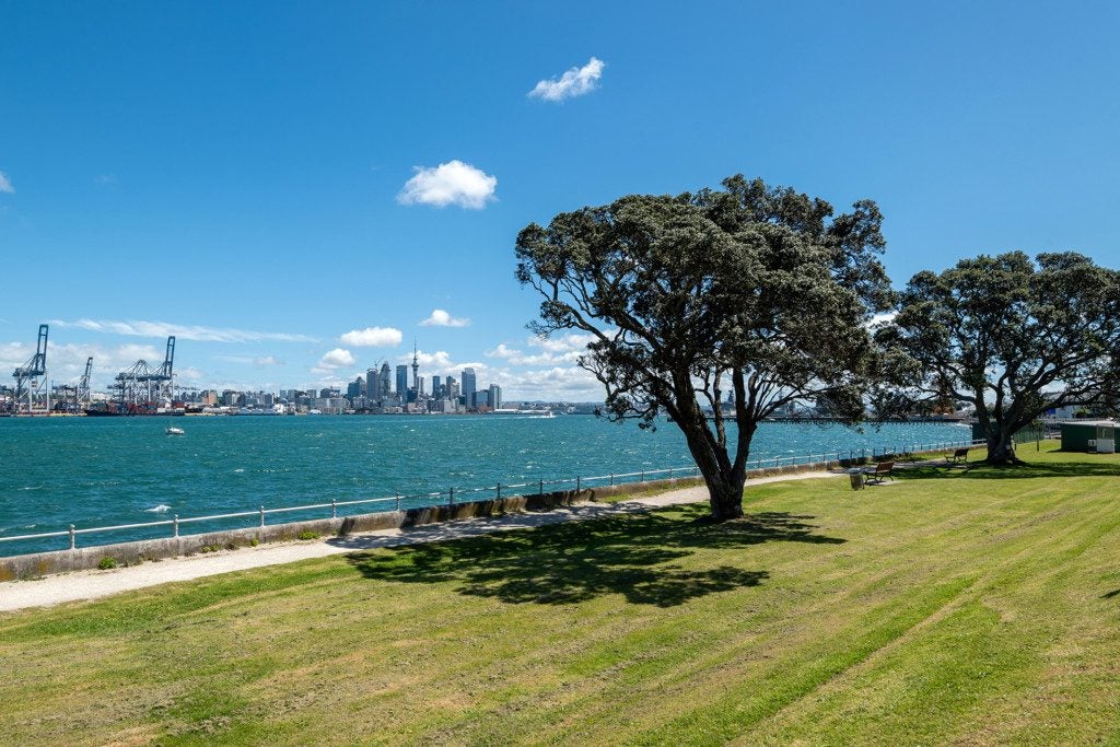 27 Queens Parade, Devonport, Auckland - Carousel 20