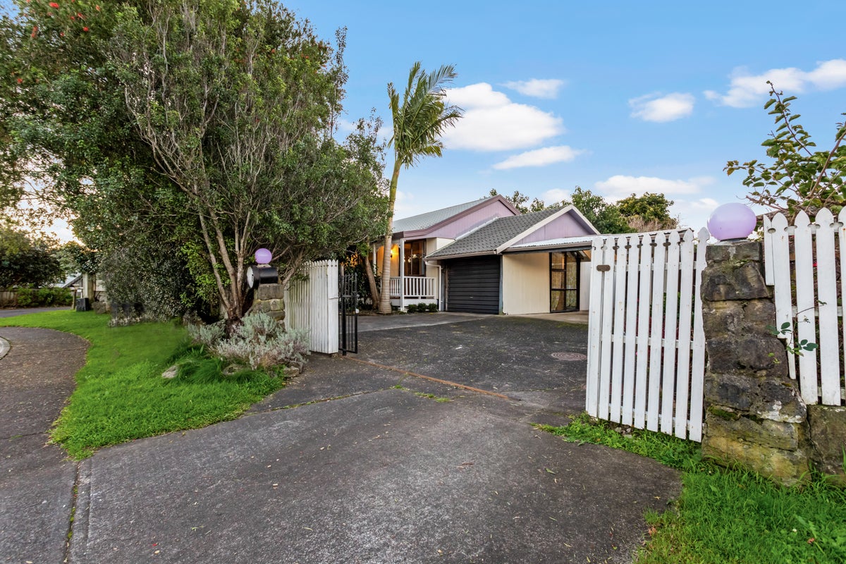 5/7 Ireland Place, Ranui, Auckland - Carousel 1