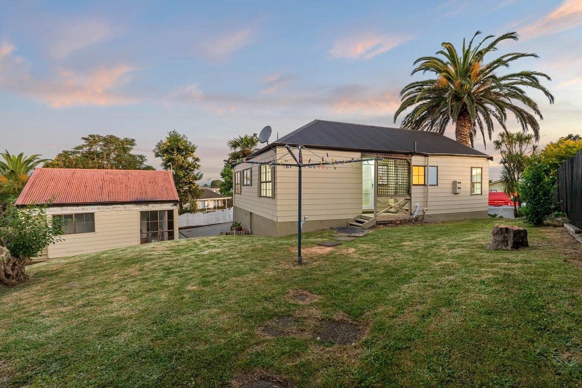 28 McQuarrie Avenue, Wattle Downs, Auckland - Carousel 2