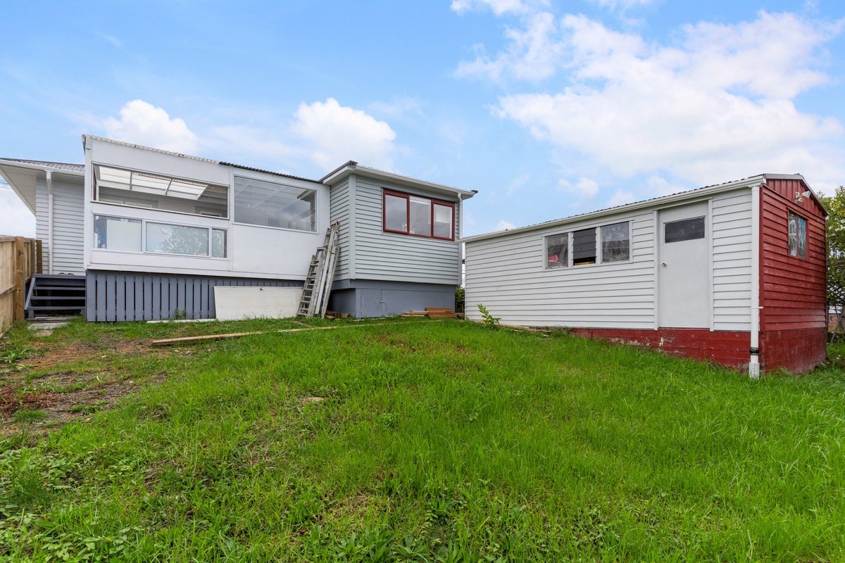 27 Kelwyn Road, Kelston, Auckland - Carousel 2