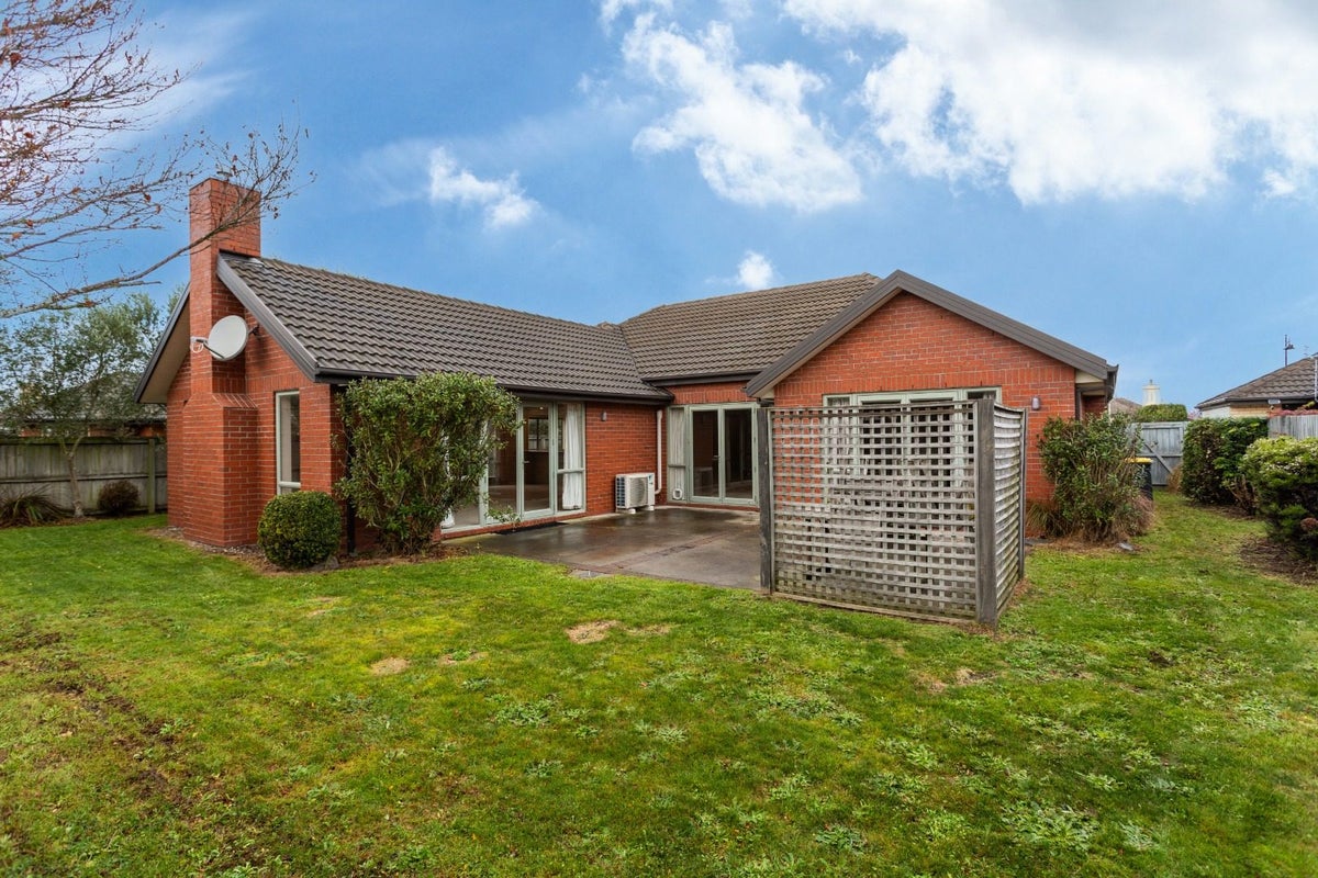 16 Coppinger Terrace, Aidanfield, Christchurch - Carousel 2