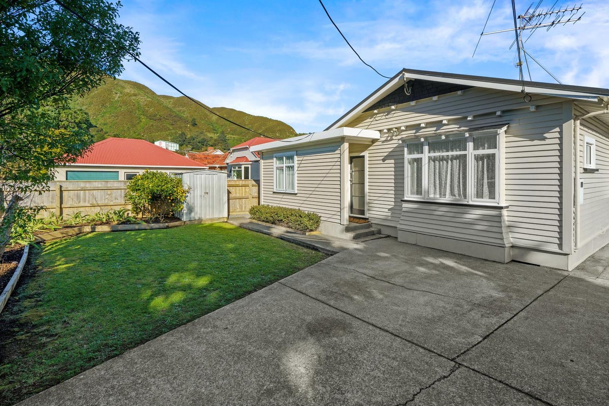 59A riverside DRIVE, WAIWHETU, LOWER HUTT - Carousel 1