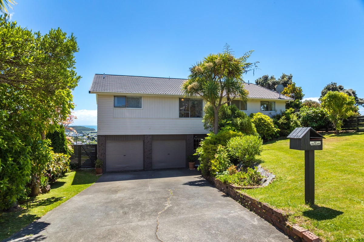 11 Mercury Way, Whitby, Porirua - Carousel 28
