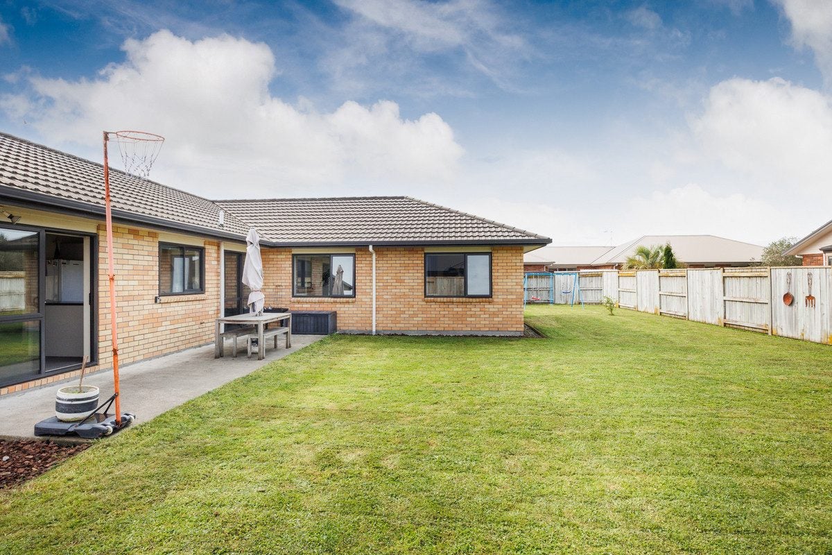 15 Chestnut Close, Kelvin Grove, Palmerston North - Carousel 22