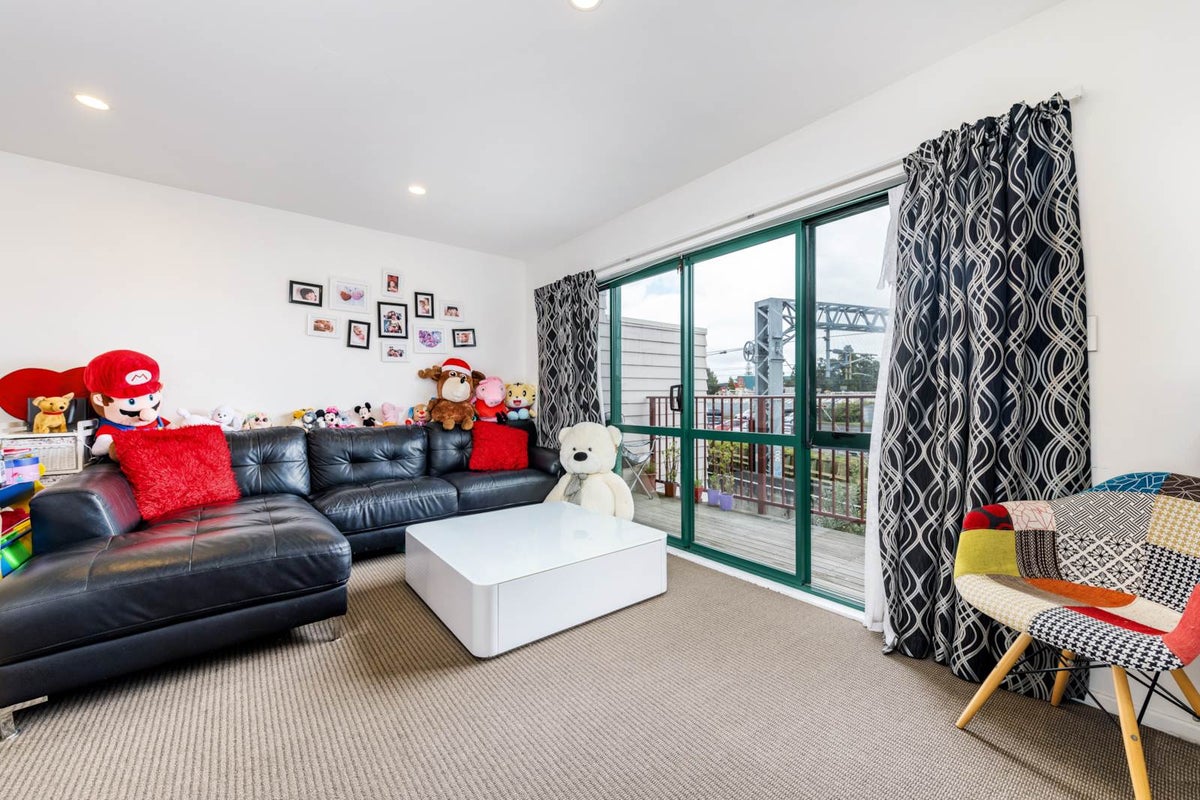 5/1 Briar Way, New Lynn, Auckland - Carousel 2