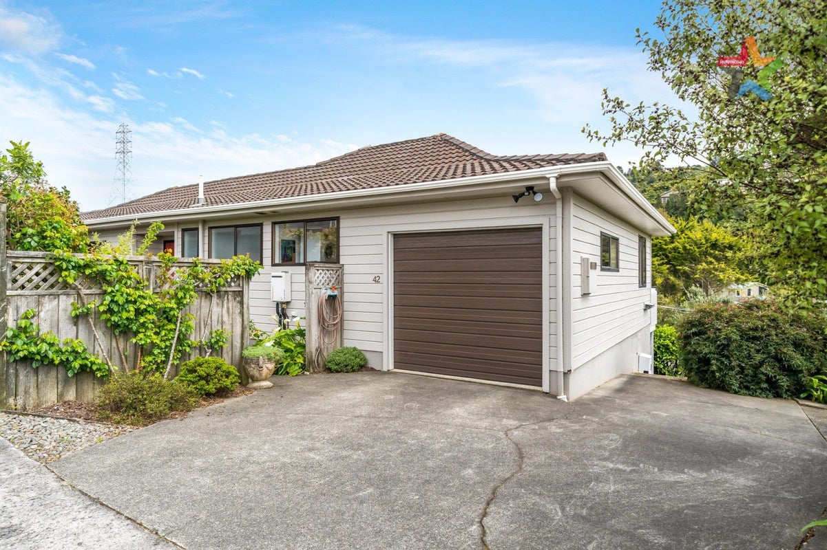 42 Matuhi Street, Tirohanga, Lower Hutt - Carousel 2