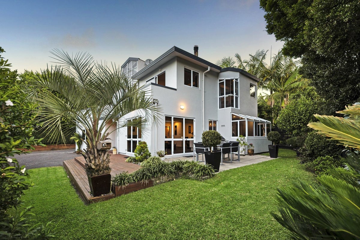 2/37 Newhaven Terrace, Mairangi Bay, Auckland - Carousel 1
